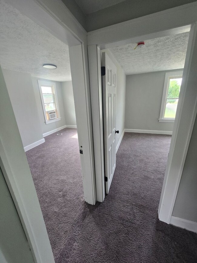 Building Photo - 3 BEDROOM SINGLE FAMILY HOME