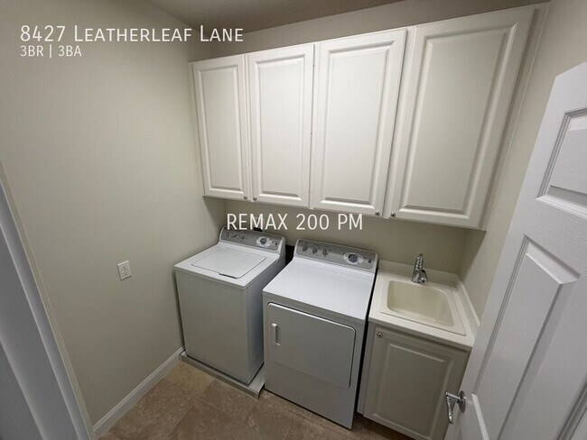 Building Photo - 8427 Leatherleaf Ln