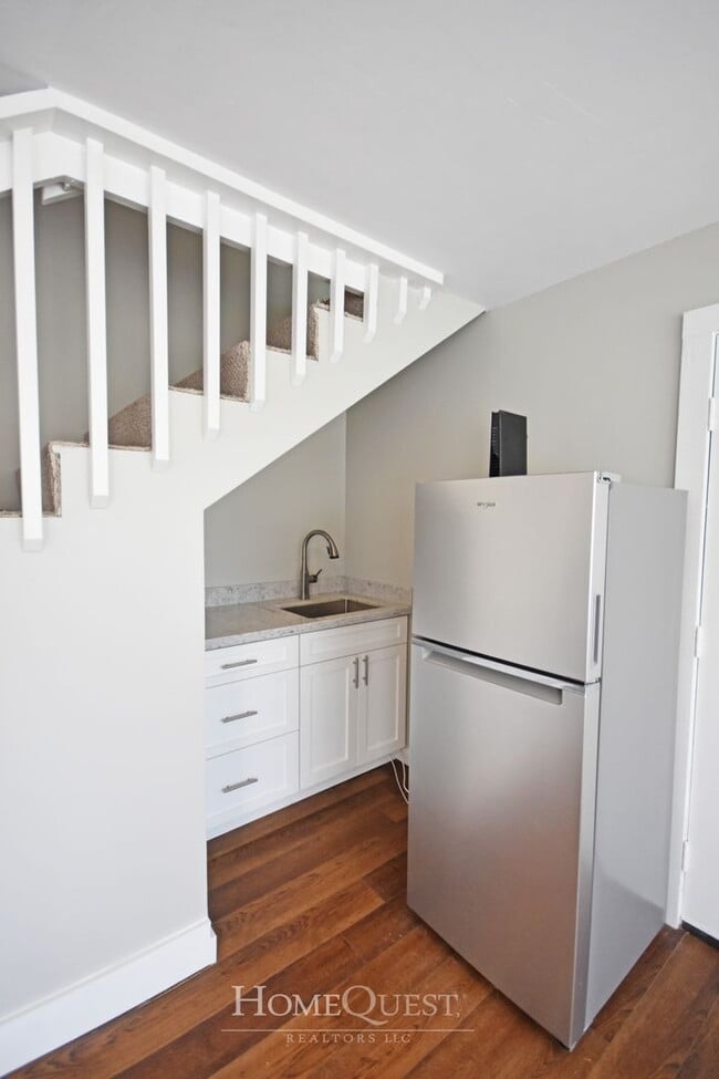 Building Photo - 443 Maluniu Ave
