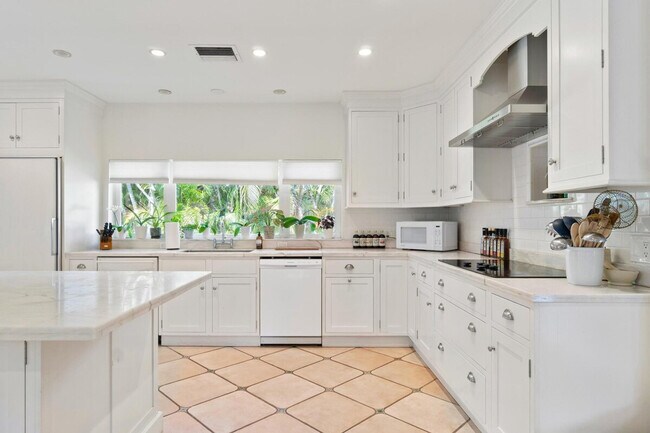 Building Photo - 3399 70th Ln N