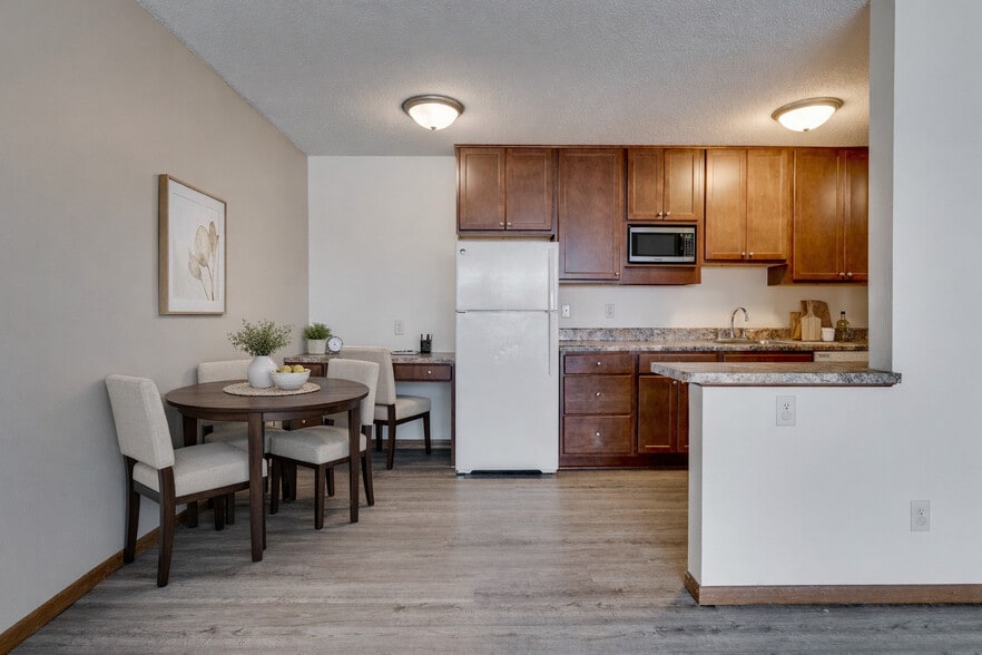 Building Photo - Queen Terrace Apartments