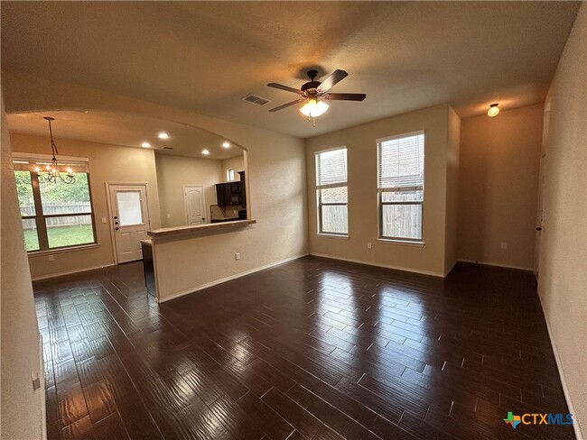 Building Photo - 665 Creekside Cir