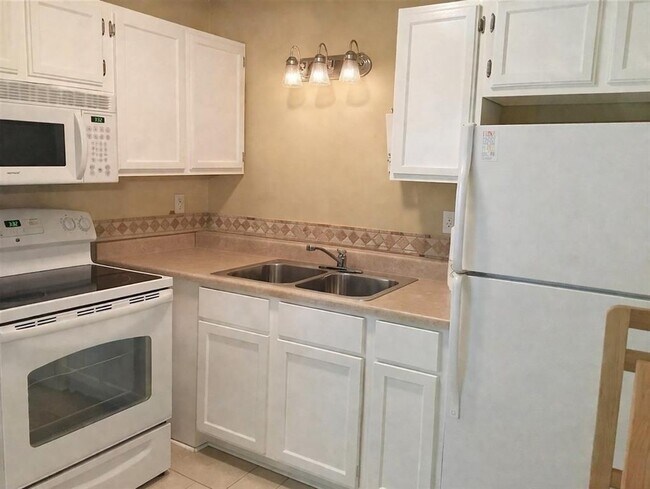 Building Photo - 1000 W 26th St