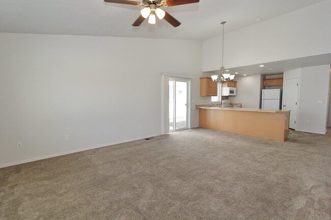 Building Photo - 454 Old Maple Dr