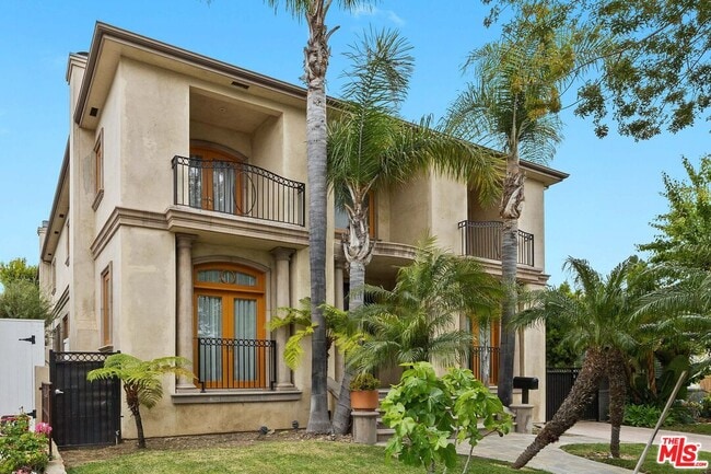 Building Photo - 9033 Cresta Dr