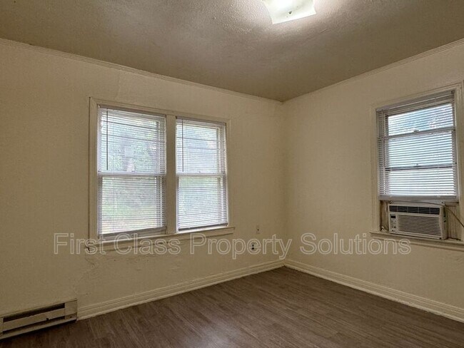 Building Photo - 1904 NE 25th St