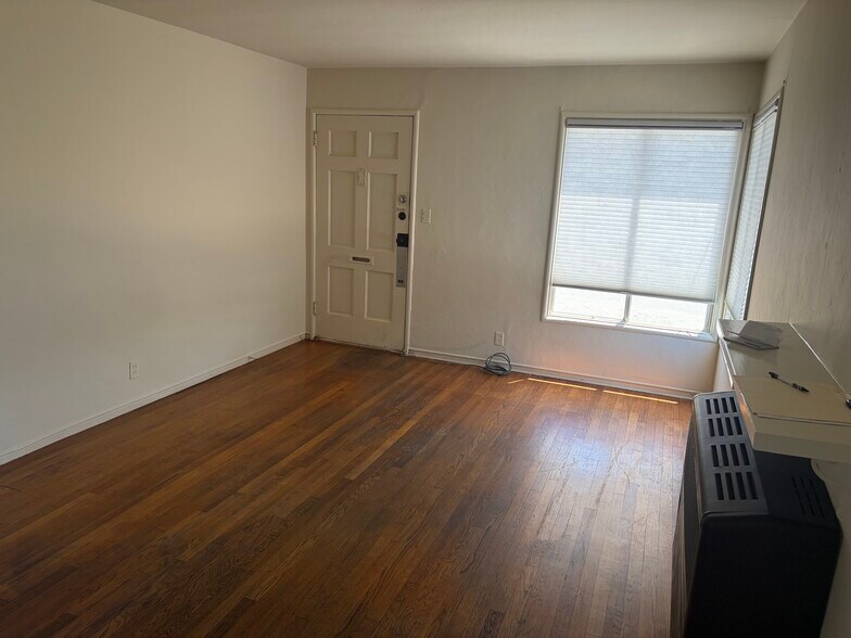 Building Photo - 917 Dwight Way