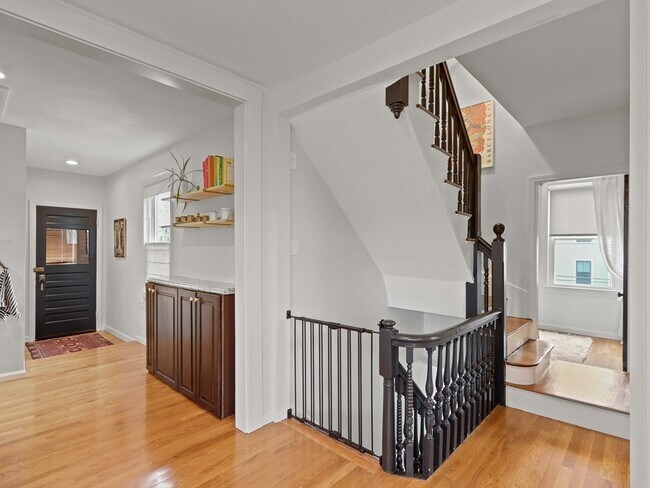 Building Photo - 8 Webster St