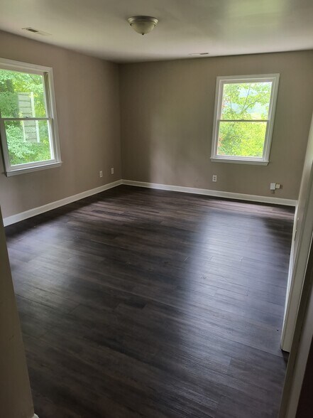 Building Photo - 245 Guinevere Ct