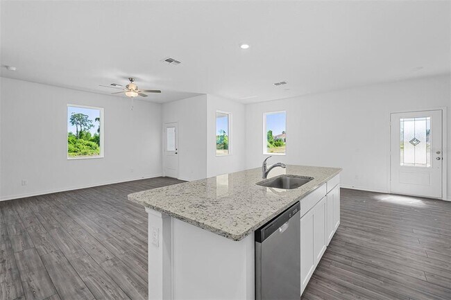 Building Photo - 552 Bay Leaf Dr
