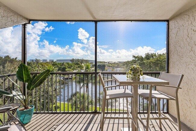 Building Photo - 14 Royal Palm Way