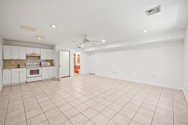 Building Photo - 57 Storms Ave