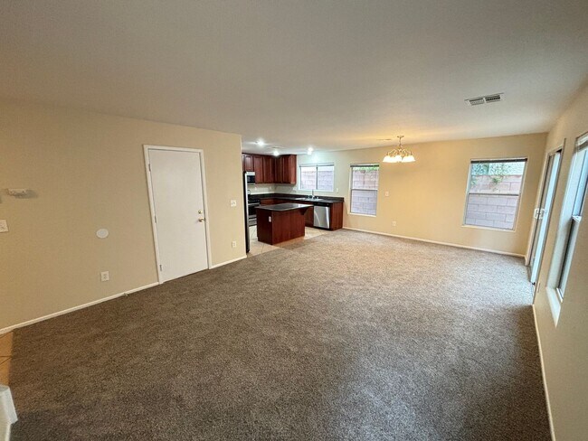 Building Photo - Beautiful 3 bedroom / 2.5 bath home!