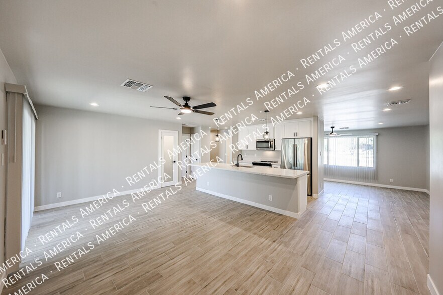 Building Photo - 1704 E Pickrell Dr