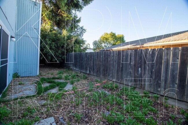 Building Photo - 5562 Tree Swallow Ct