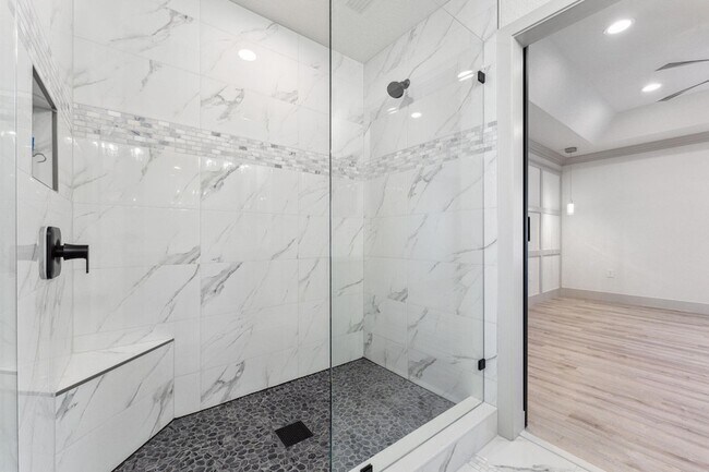 Building Photo - 522 Lucky Ln