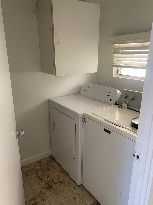 Building Photo - 147 Oko St