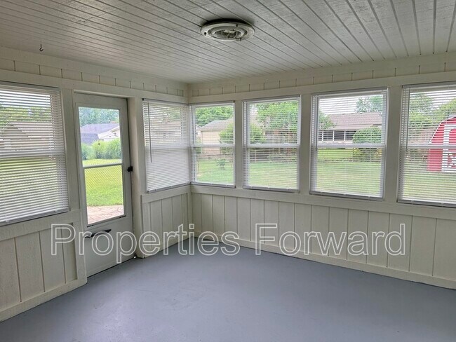Building Photo - 4330 Ashgrove Dr