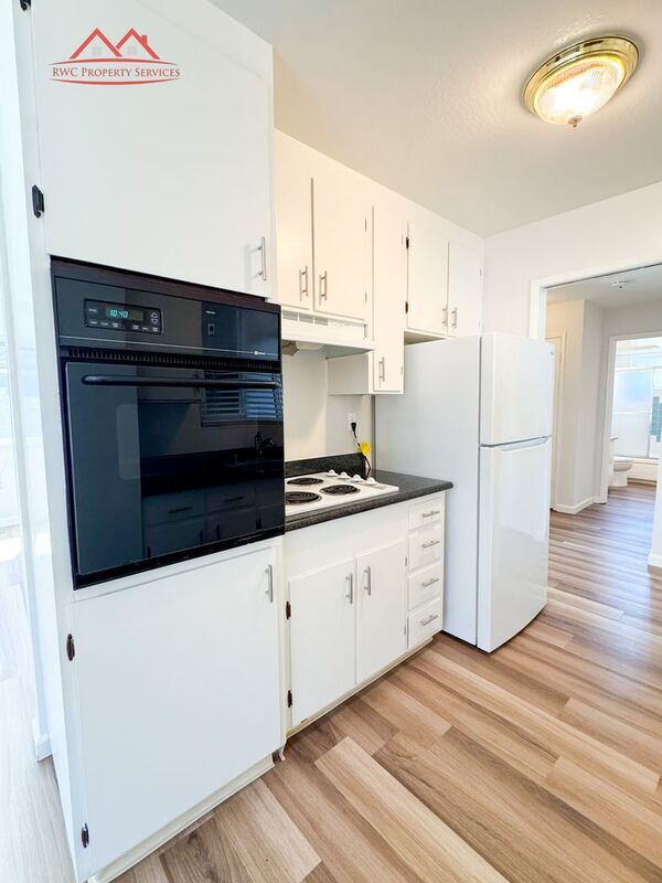 Building Photo - 411 College Ave