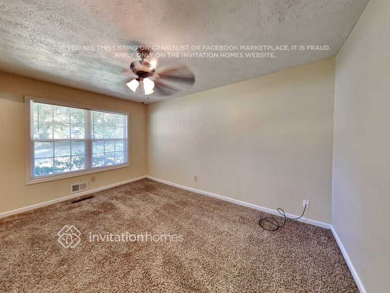 Building Photo - 2907 Spring Lake Dr