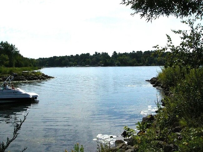 Building Photo - 2 Bed | 1 Bath Across From Coon Lake