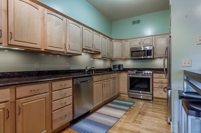 Building Photo - ALL UTILITIES INCLUDED - Furnished Downtown Portland, ME Condo w/ Parking, In-Unit Laundry, Priva...