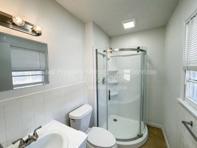 Building Photo - 5424 6th St