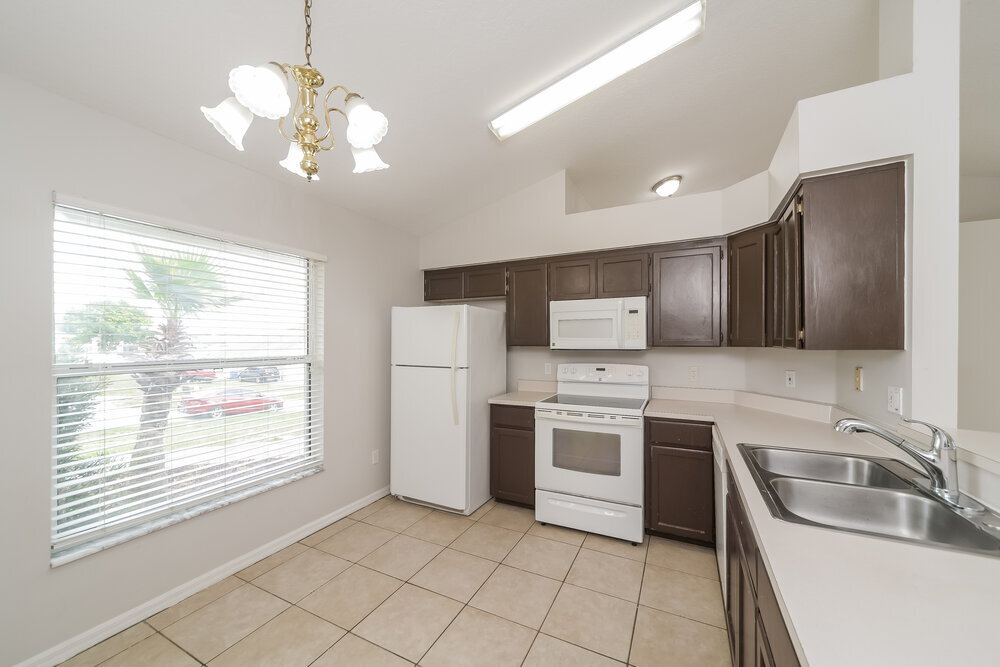 Building Photo - 918 Palm Forest Ln