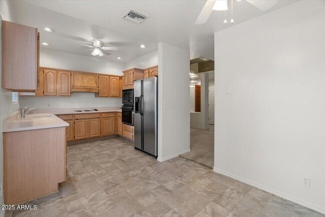 Building Photo - 5200 S Lakeshore Dr