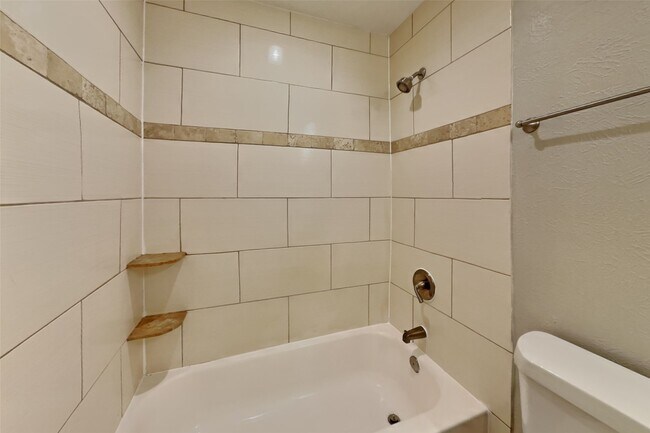 Building Photo - 18106 Navajo Trail Dr