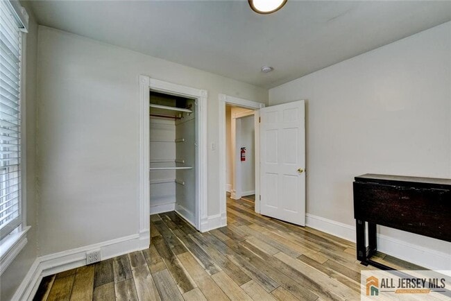 Building Photo - 37 E Somerset St