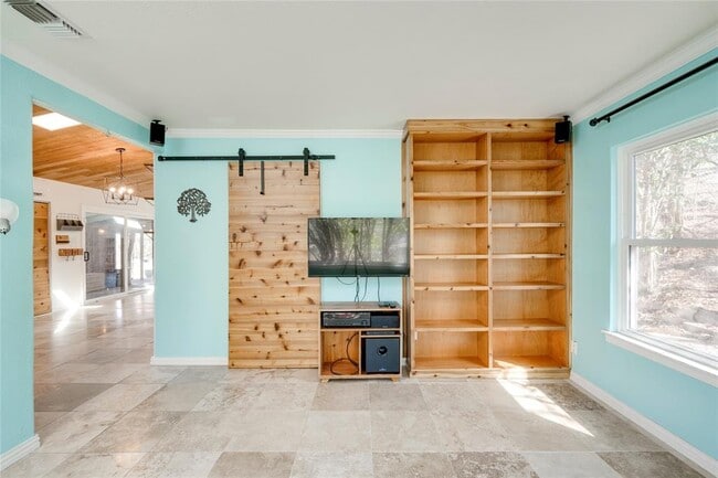 Building Photo - 2404 Barton Skyway