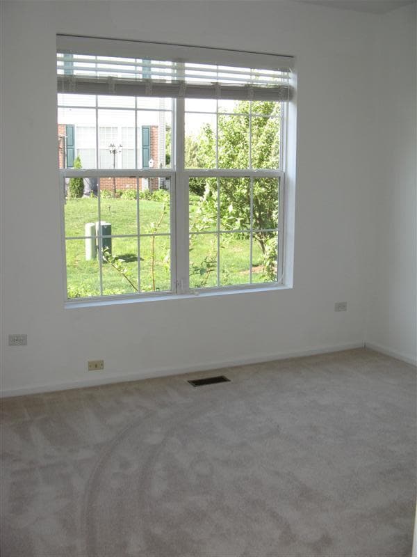 Building Photo - 24019 Walnut Cir