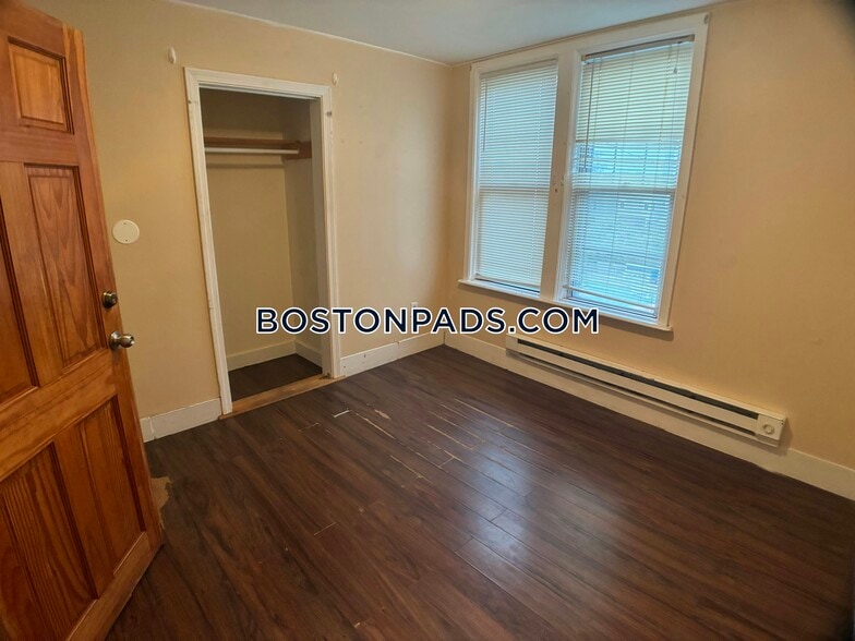 Building Photo - 739 Parker St