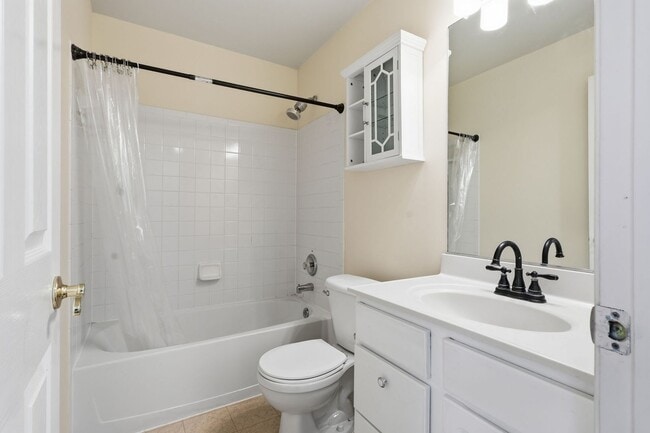 Building Photo - Unbeatable location near Lake Ridge Park and Marina, offering boating, fishing, wildlife and bird...