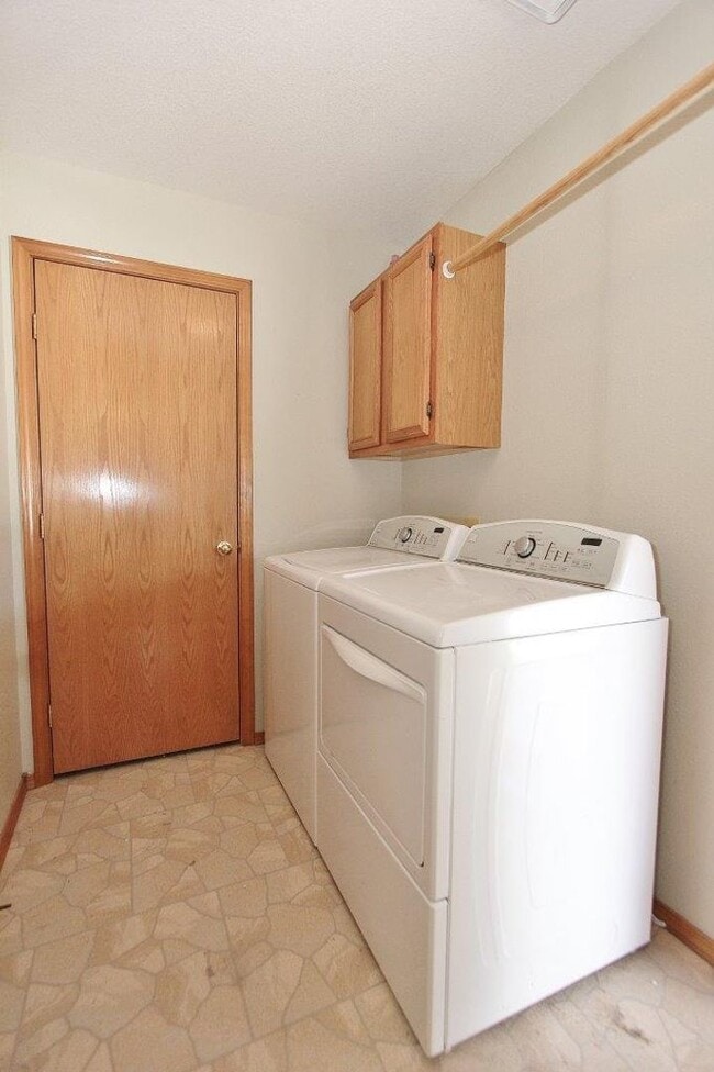 Building Photo - Single-Level Townhome Nestled in SE Boise