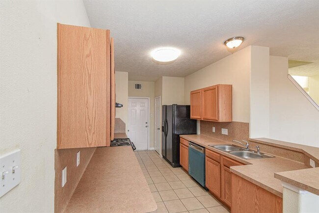 Building Photo - 15930 Langhamwood Ln