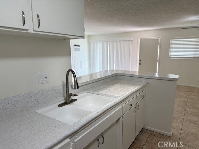 Building Photo - 685 E Vista Chino