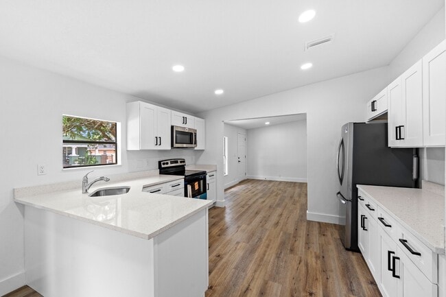 Building Photo - 6402 N Highland Ave