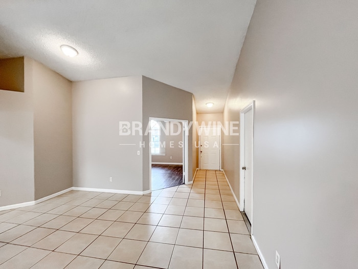 Building Photo - 8055 International Village Dr