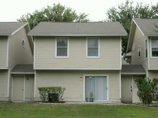 Building Photo - Lovely 3 Bedroom, 2.5 Bath Townhome!