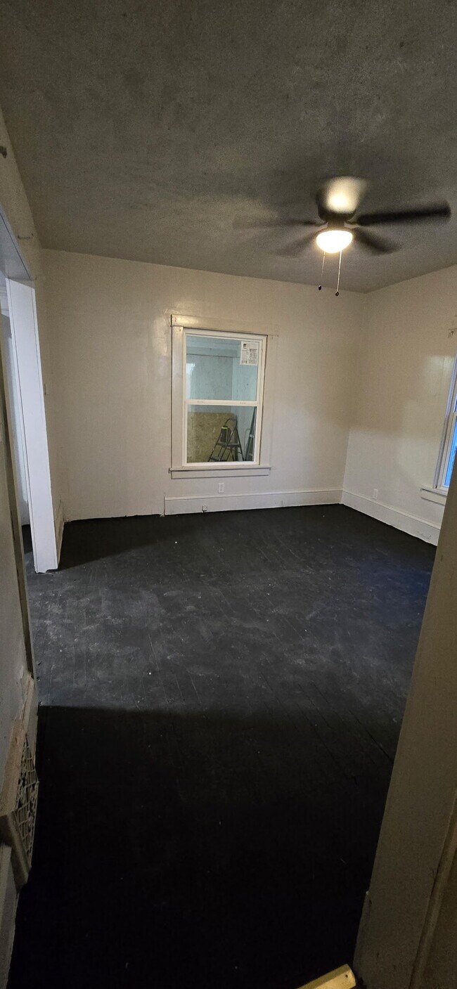 Building Photo - 1437 S Linden Ave