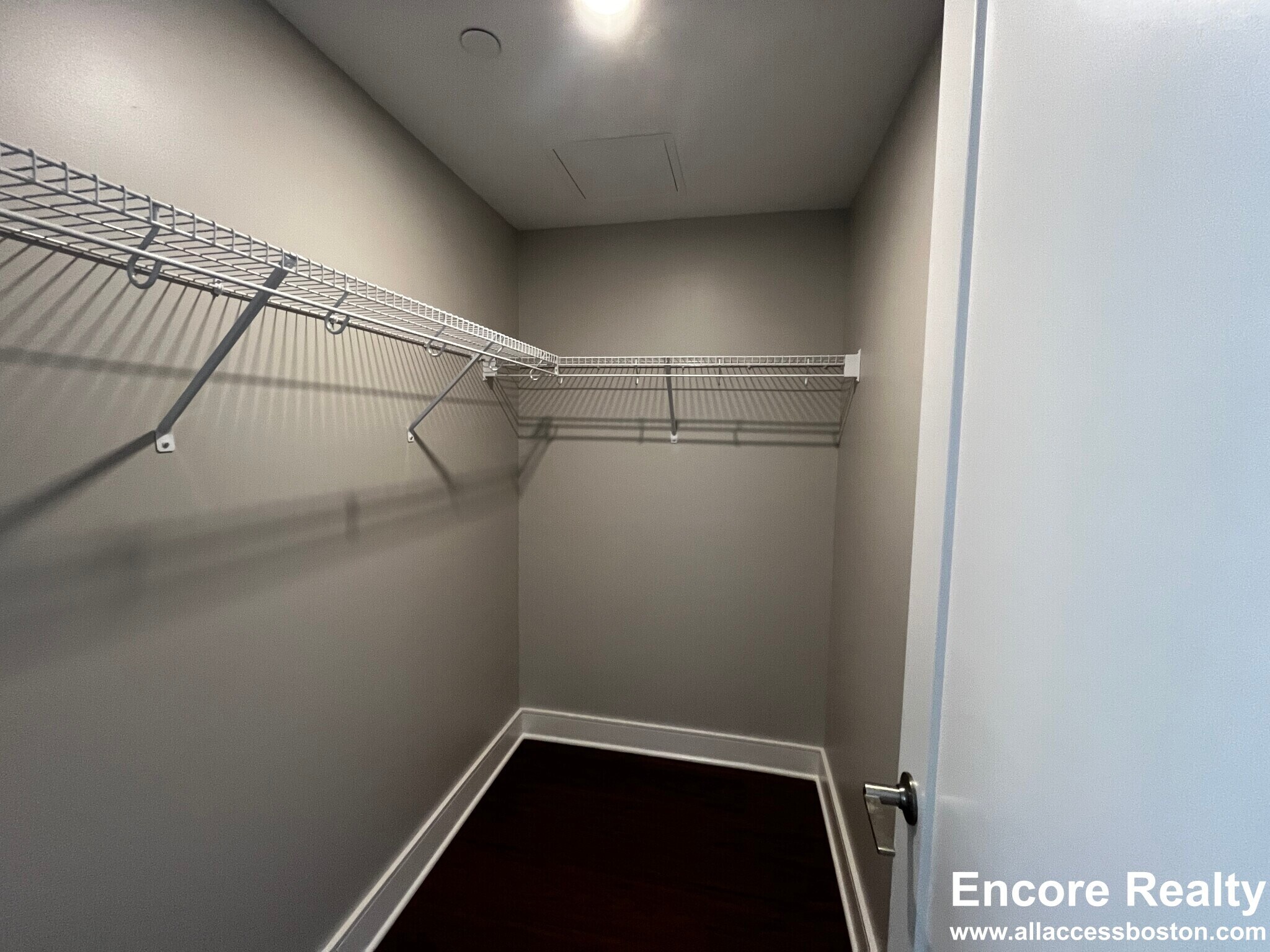 Building Photo - 390 Harvard St