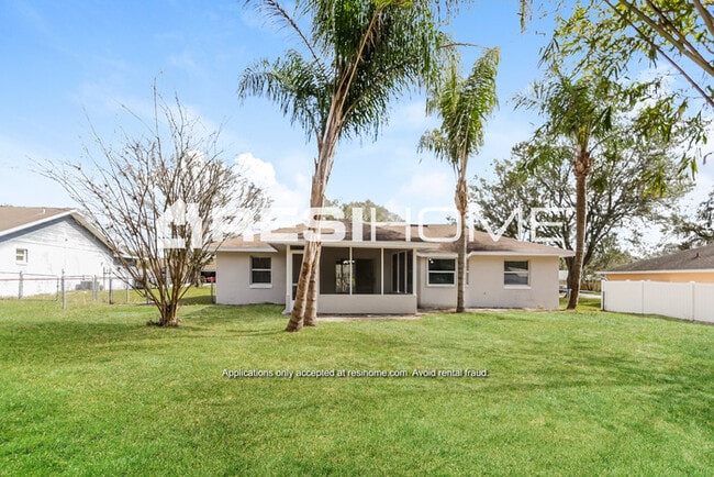 Building Photo - 8000 Glenridge Loop W