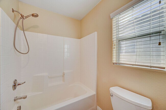 Building Photo - Stunning Northwest three bedroom w/ a loft!