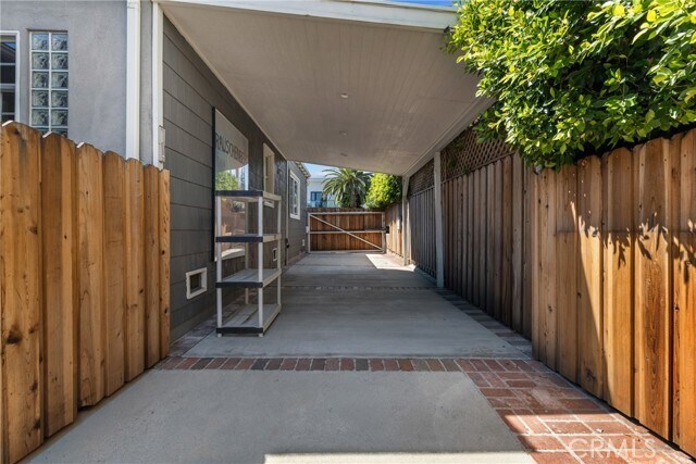 Building Photo - 4814 Lemona Ave