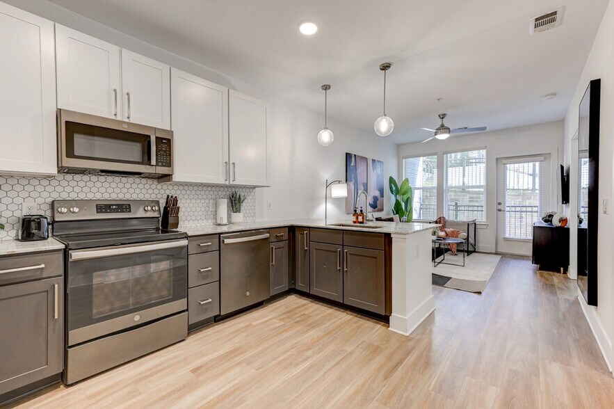 Building Photo - 308 Gibson St SE