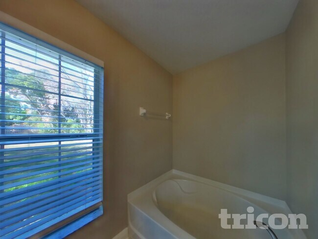 Building Photo - 6681 Freeport Dr