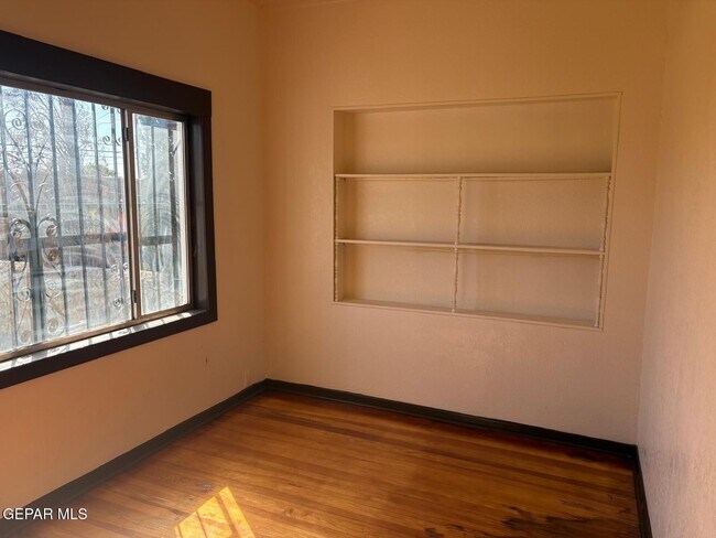 Building Photo - 3418 Pershing Dr