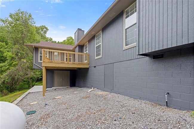 Building Photo - 6 Swanage Dr